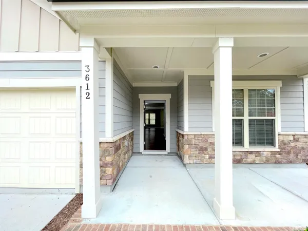a view of entryway with an outdoor space
