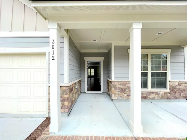 a view of entryway with an outdoor space
