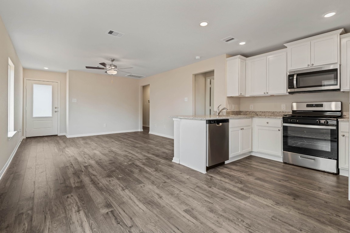 372 Fastboy Lane Waller, TX 77484 - Photo 6 of 7