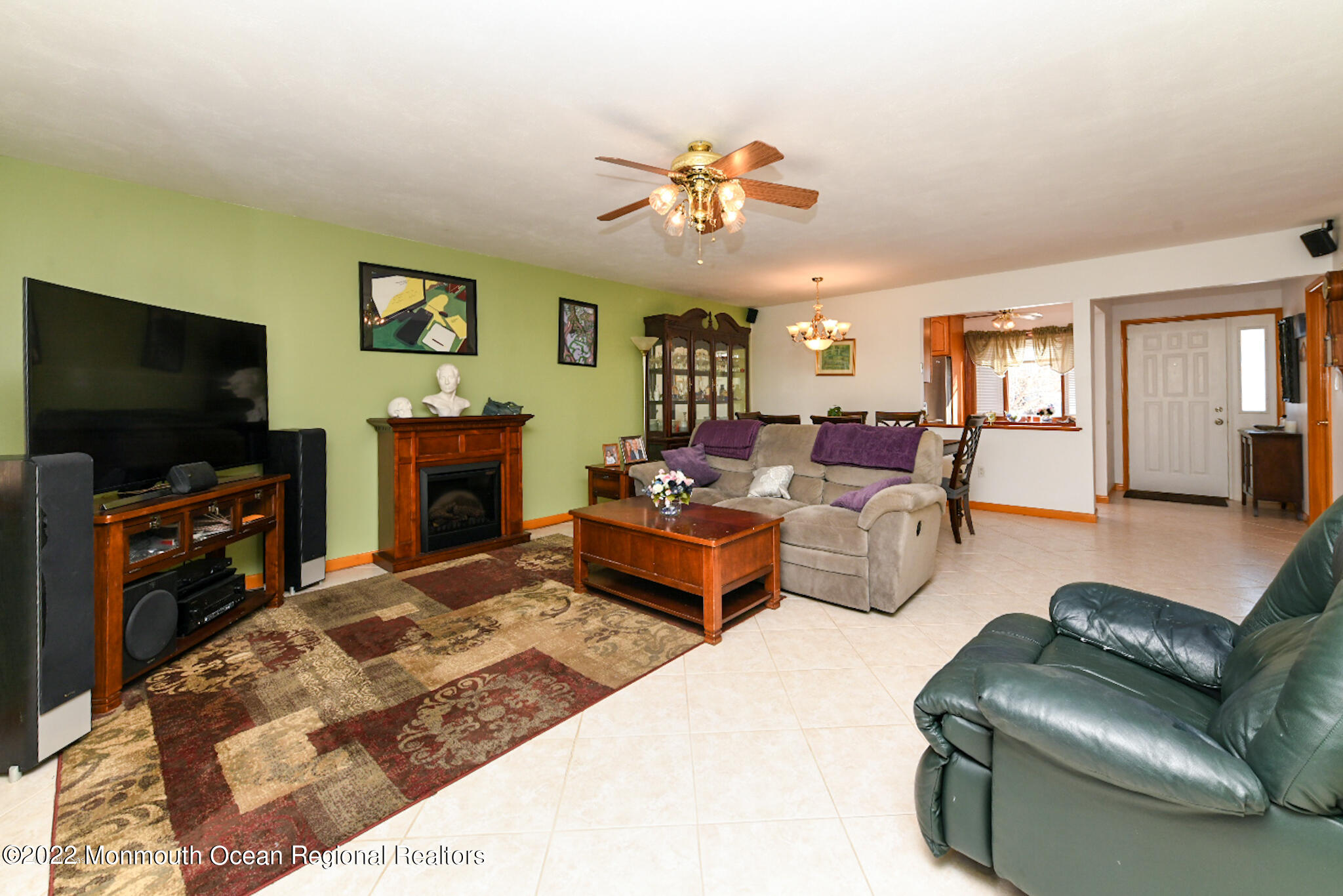30 Long Road Freehold, NJ 07728 - Photo 3 of 14 30 Long livingroom