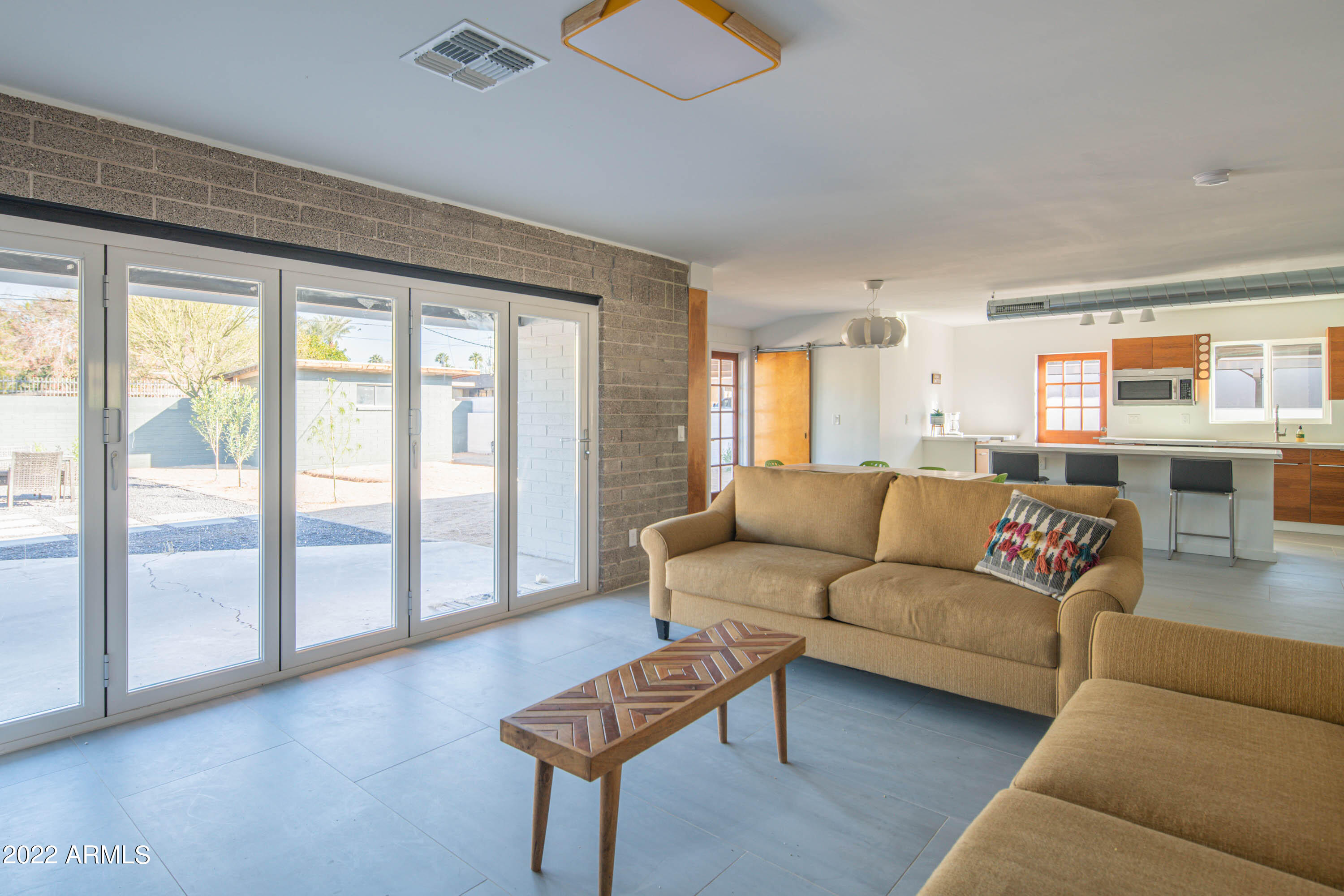 536 East Cheery Lynn Road Phoenix, AZ 85014 - Photo 15 of 35 Living 2
