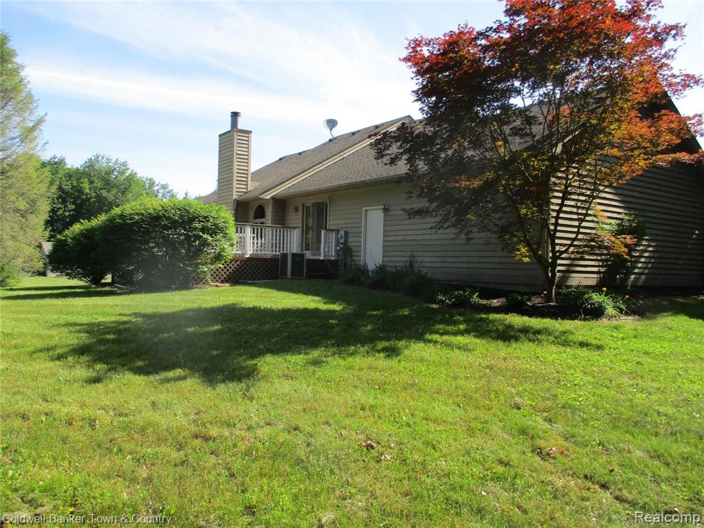 2319 East Coon Lake Road Howell, MI 48843 - Photo 5 of 31