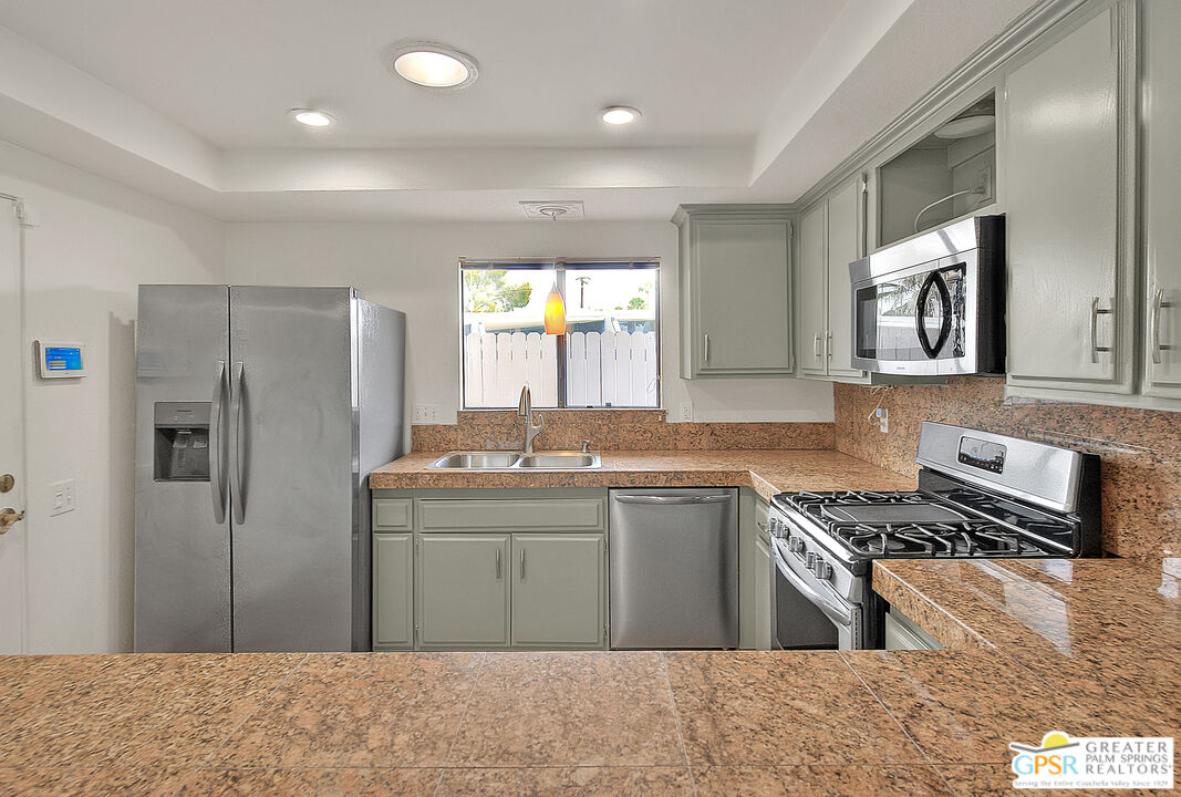 45700 Mountain View Avenue Palm Desert, CA 92260 - Photo 20 of 65