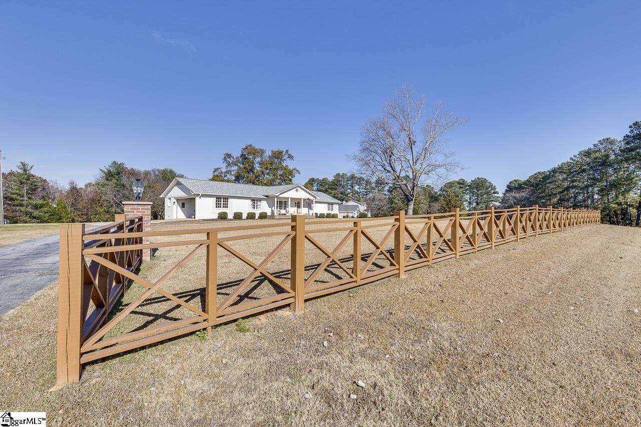 205 Hammett Road Greer, SC 29650 - Photo 5 of 30