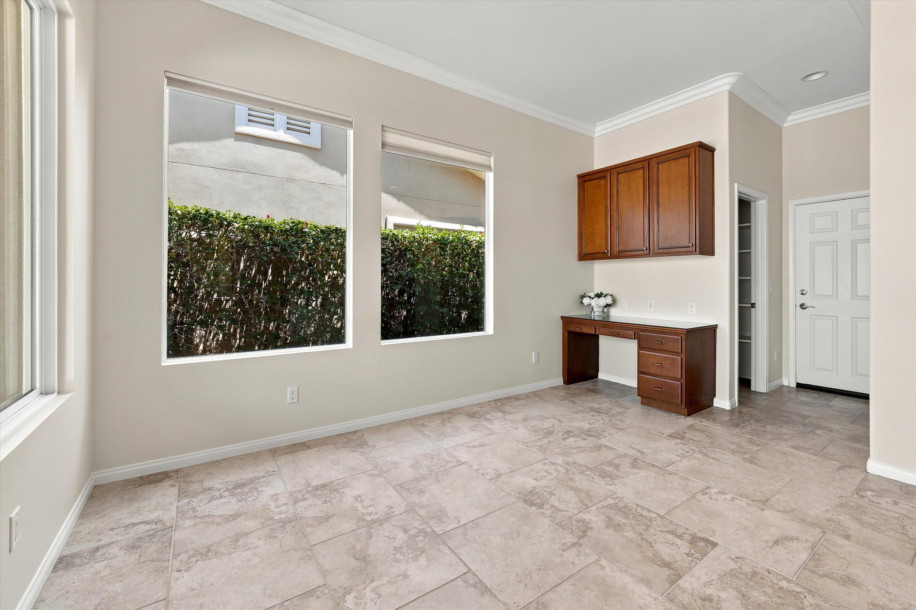 81206 Barrel Cactus Road La Quinta, CA 92253 - Photo 16 of 34 Nook Desk