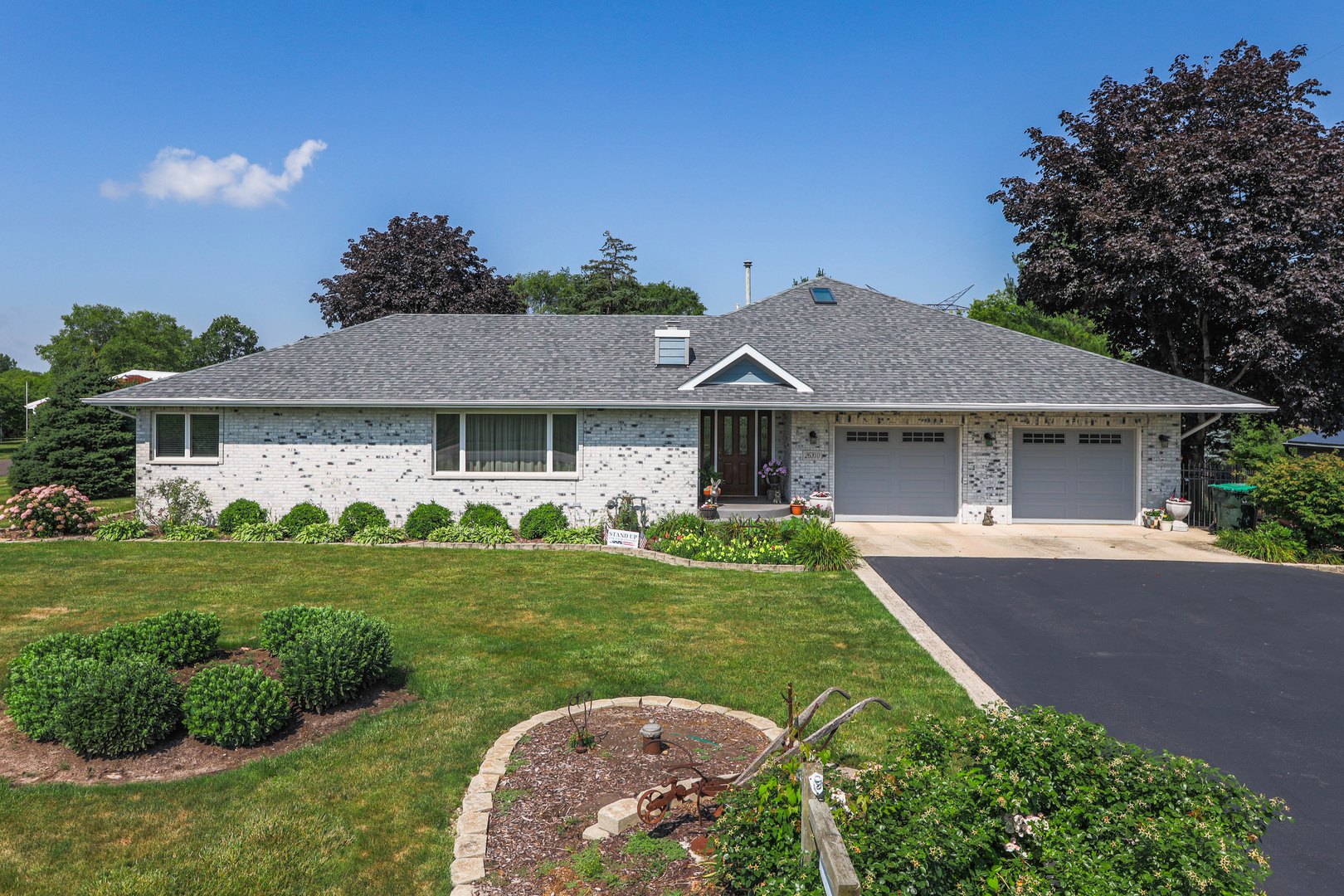 26310 South McKinley Woods Road Channahon, IL 60410 - Photo 2 of 49 a front view of a house with a yard