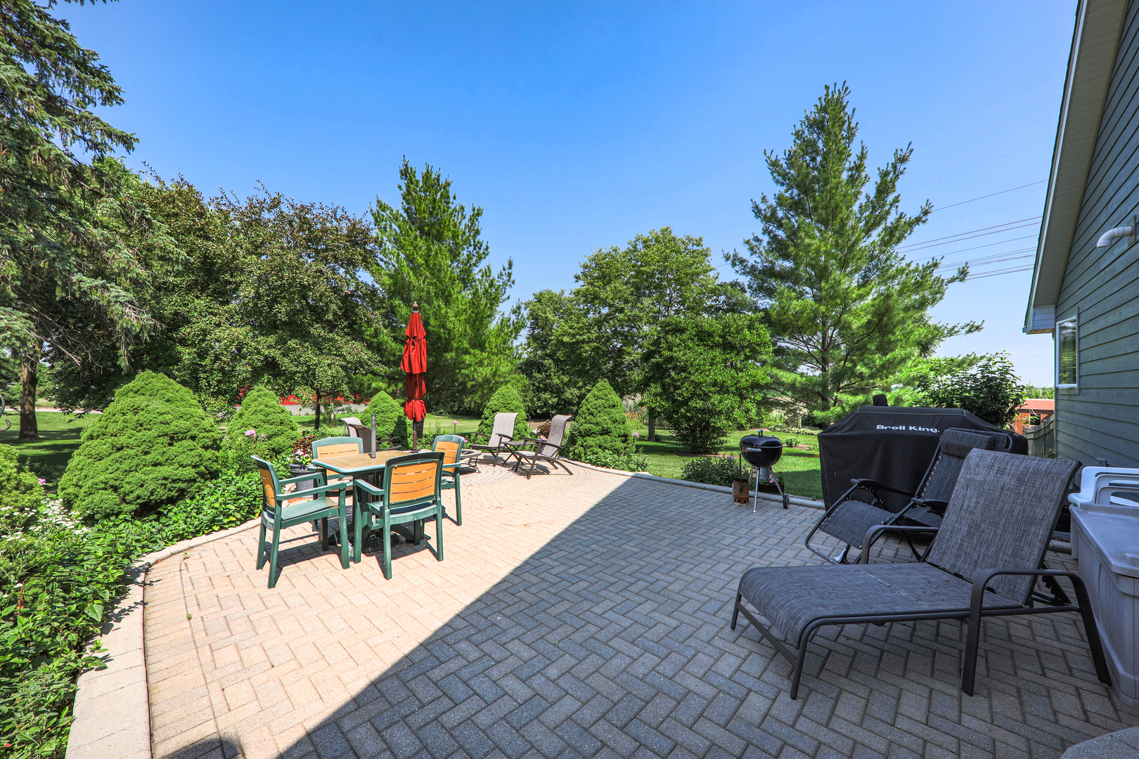 26310 South McKinley Woods Road Channahon, IL 60410 - Photo 38 of 49 a view of a backyard with sitting area