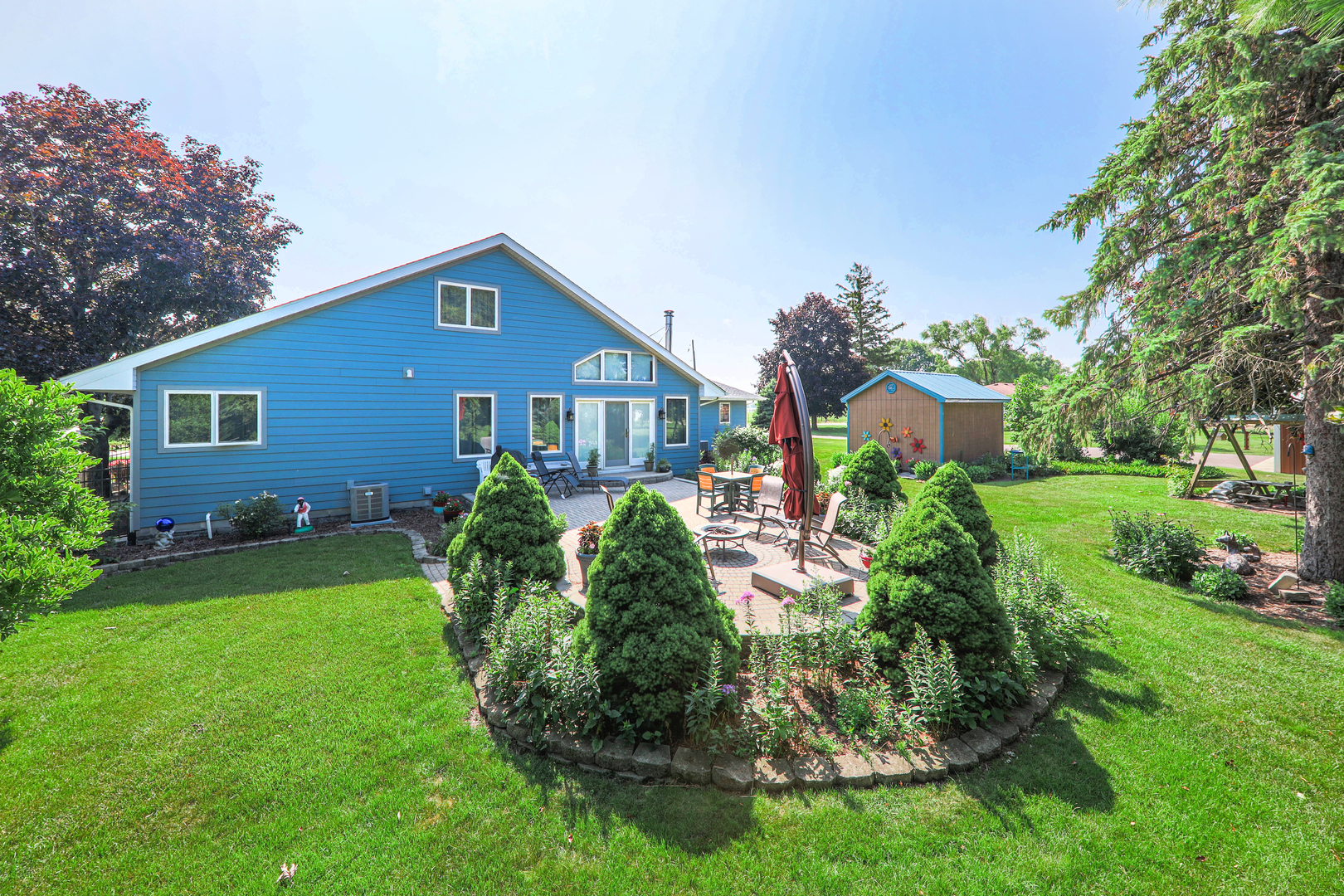 26310 South McKinley Woods Road Channahon, IL 60410 - Photo 43 of 49 a front view of a house with garden