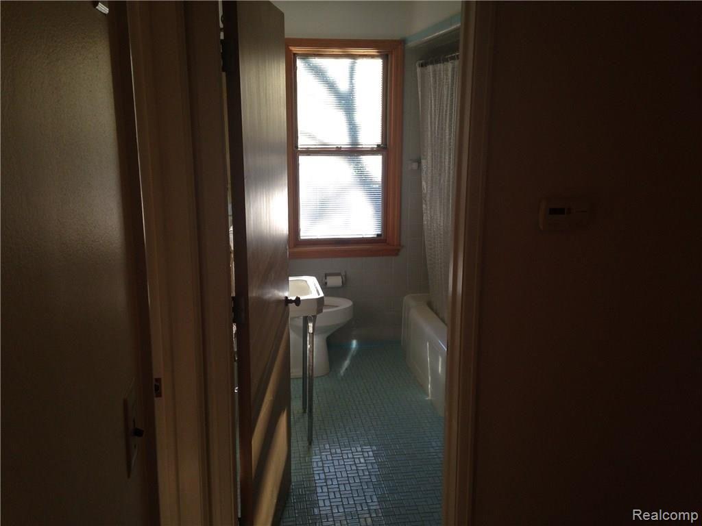 419 Lexington Road Grosse Pointe, MI 48236 - Photo 23 of 37 IMG_0848.JPG
