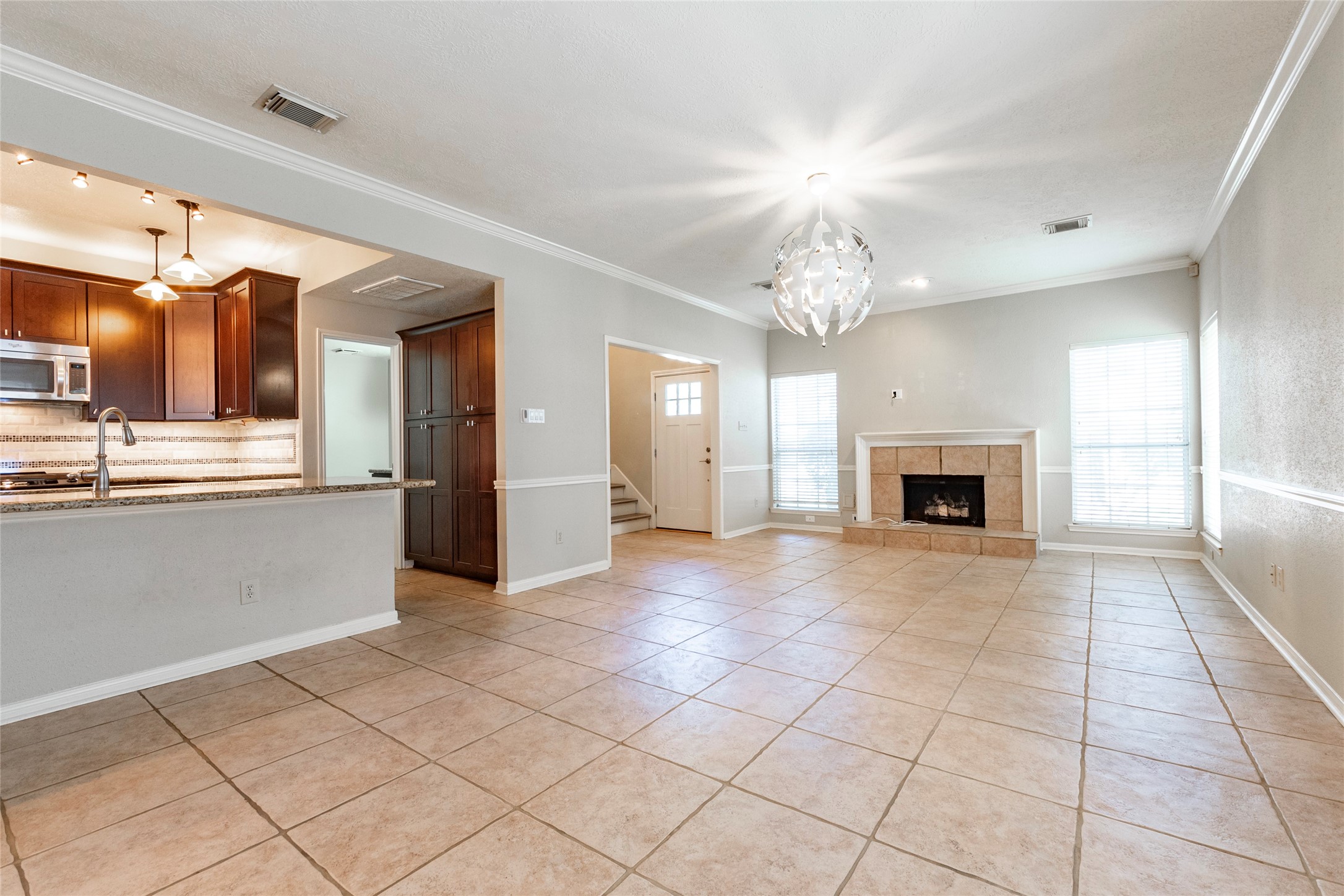 1227 Mabry Mill Road Houston, TX 77062 - Photo 7 of 39