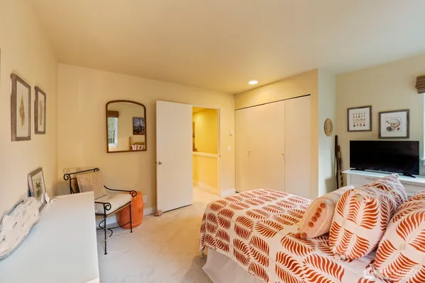 $4,100 | 10368 Northeast Sunrose Lane, Bainbridge Island, WA 98110