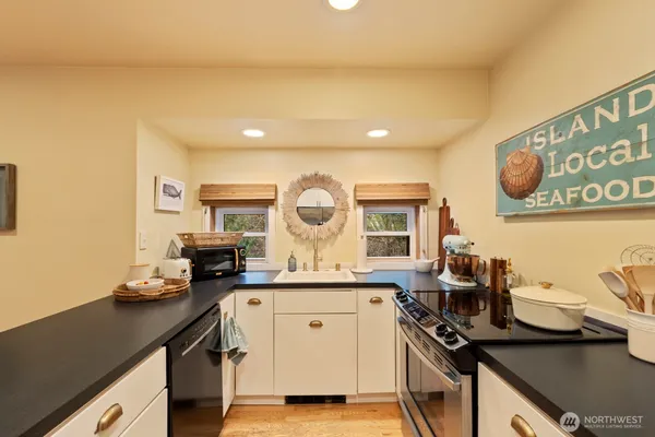 $4,100 | 10368 Northeast Sunrose Lane, Bainbridge Island, WA 98110