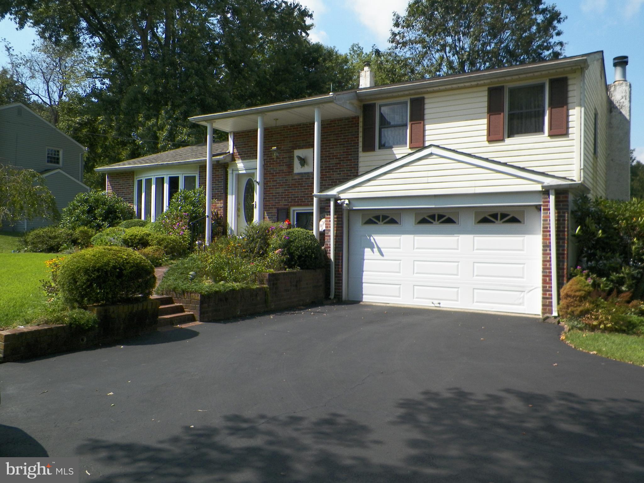 696 Holland Road Southampton, PA 18966 - Photo 2 of 24 Gallery Image 2