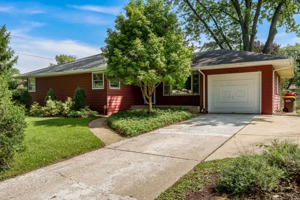 $194,900 | 2508 Wyoming Drive, Rockford, IL 61108
