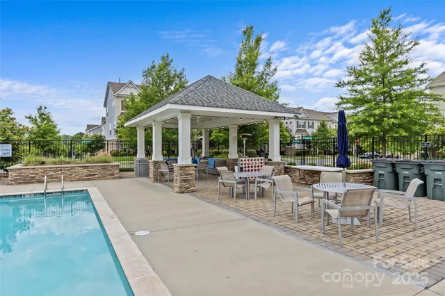a view of a yard with plants