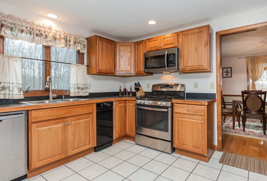 83 Ridge Trail Road Westfield, MA 01085 - Photo 9 of 30 Gallery Image 9