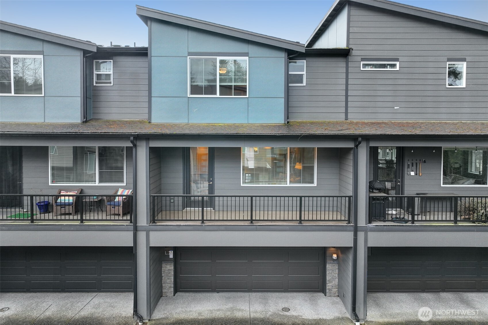 1325 Seattle Hill Road, Unit L2 Bothell, WA 98012 - Photo 33 of 36 a front view of building with street