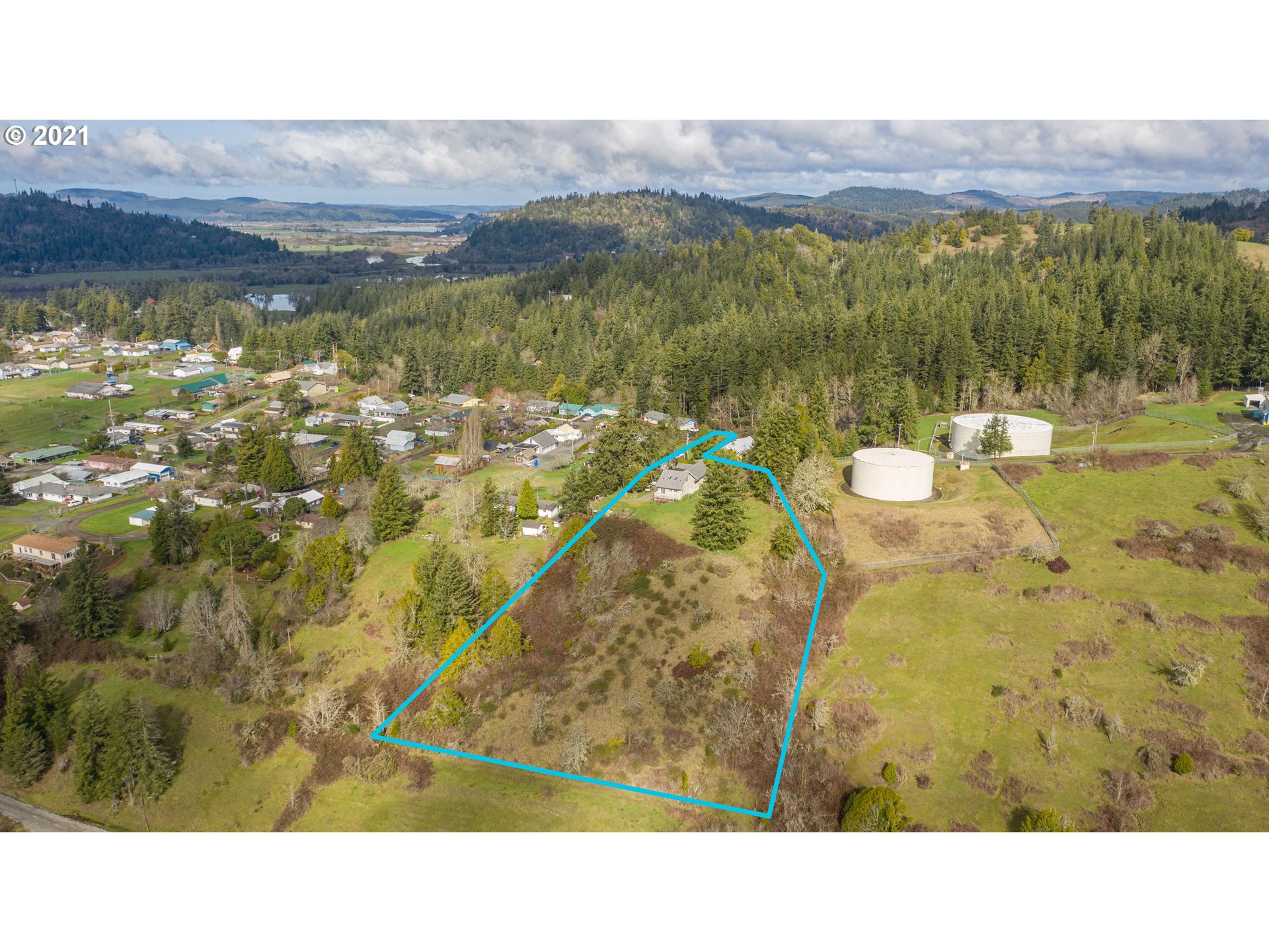 2580 Maple Street Myrtle Point, OR 97458 - Photo 2 of 29 Gallery Image 2