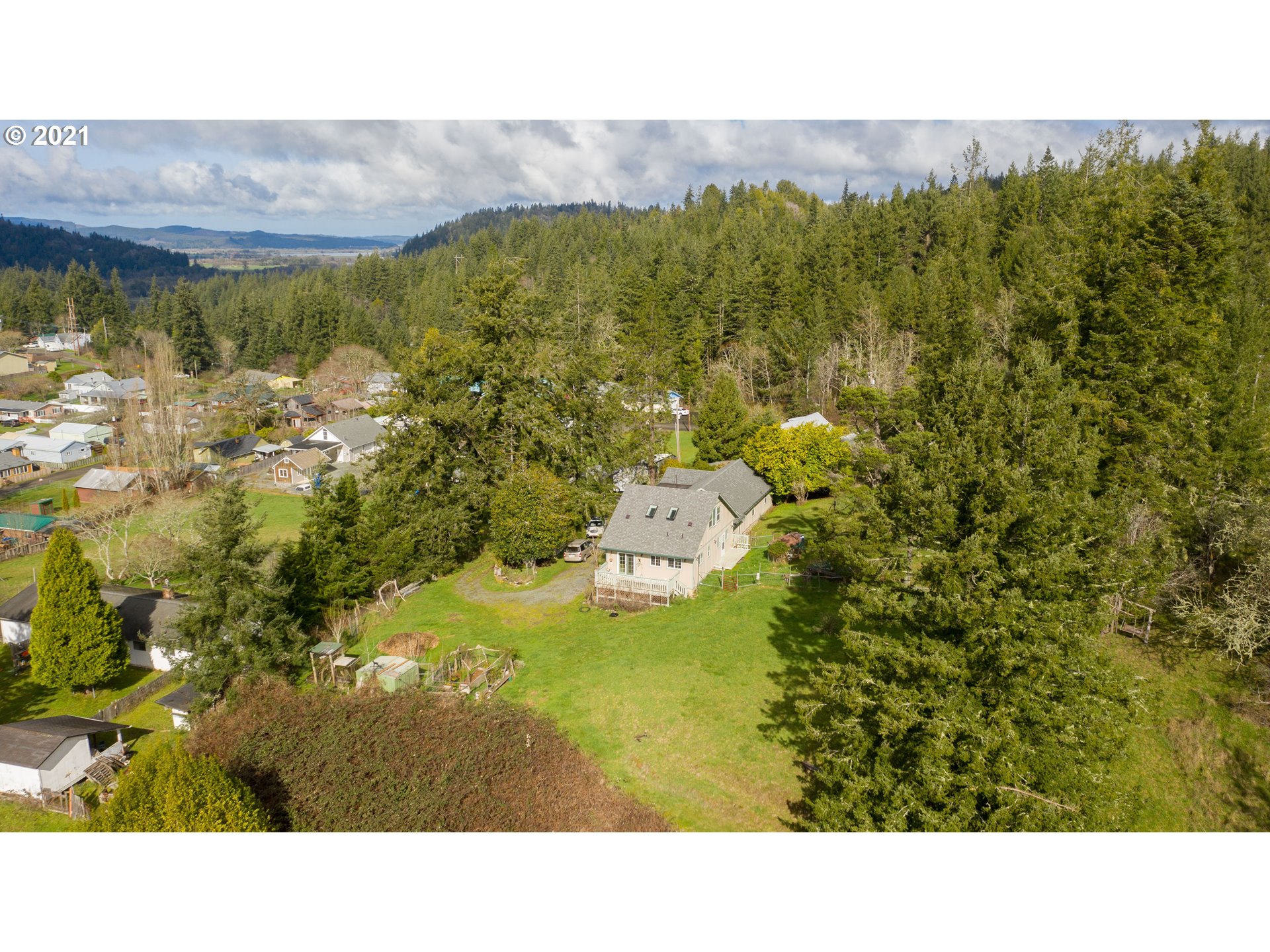 2580 Maple Street Myrtle Point, OR 97458 - Photo 3 of 29 Gallery Image 3