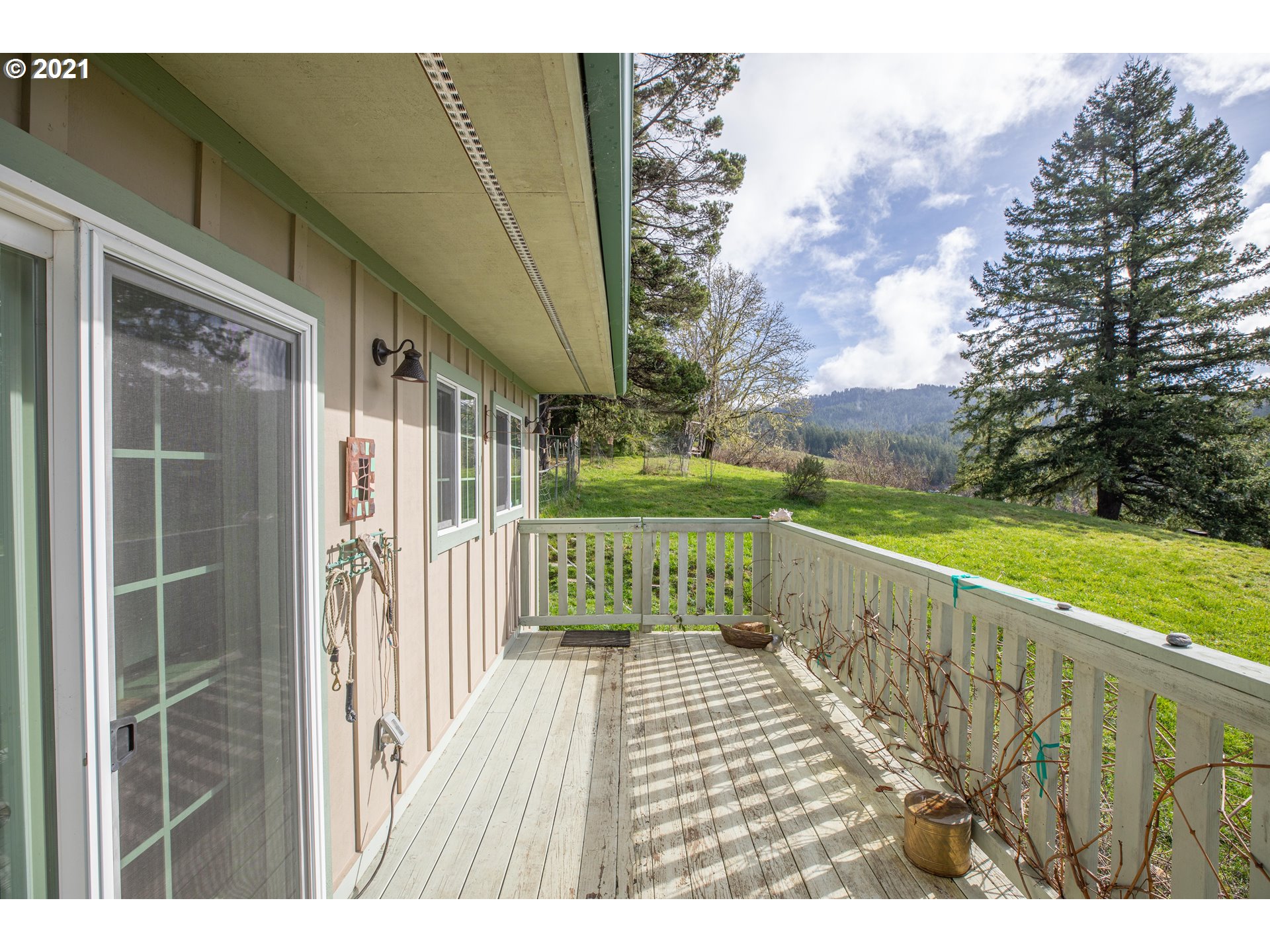2580 Maple Street Myrtle Point, OR 97458 - Photo 5 of 29 Gallery Image 5