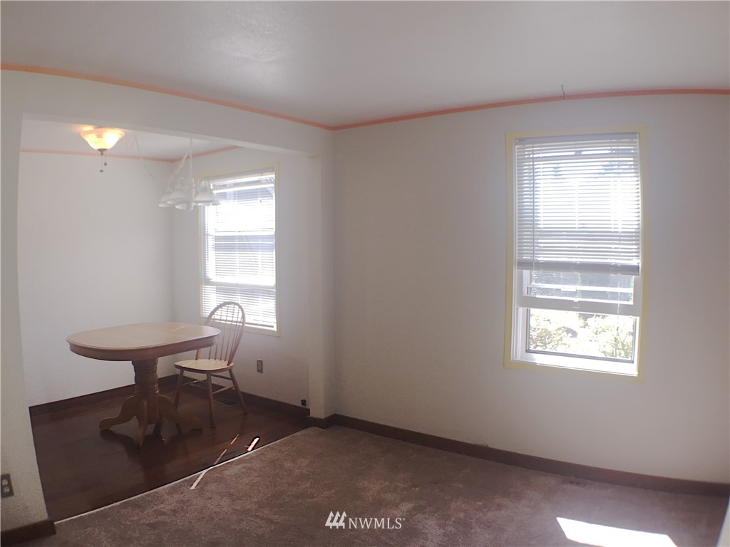 3621 Southeast 5th Street Renton, WA 98058 - Photo 4 of 14 Gallery Image 4