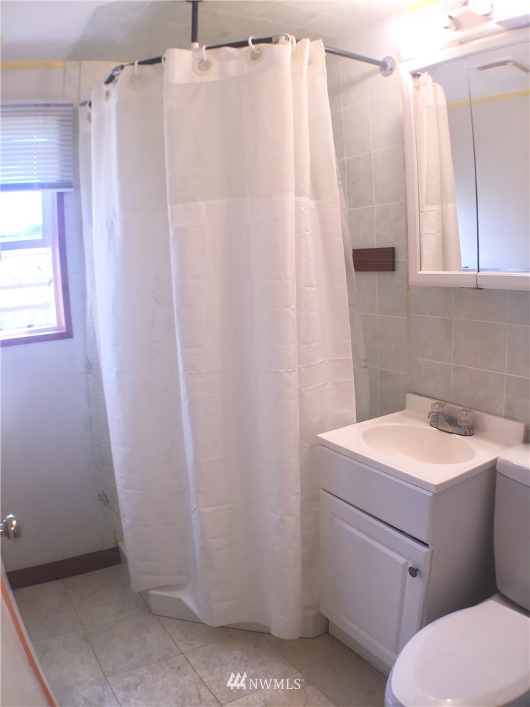 3621 Southeast 5th Street Renton, WA 98058 - Photo 10 of 14 Gallery Image 10