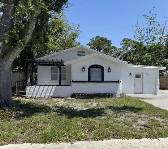 $2,250 | 1371 14th Street, Sarasota, FL 34236