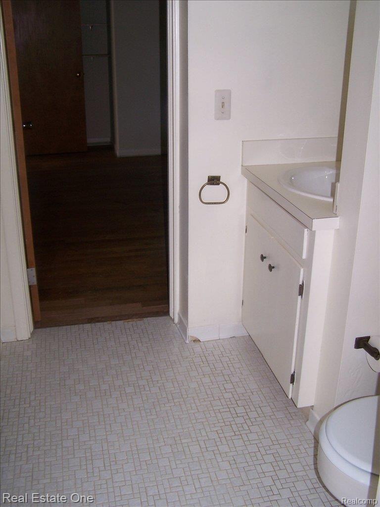 119 Maplefield Road Pleasant Ridge, MI 48069 - Photo 19 of 19 2nd full bath