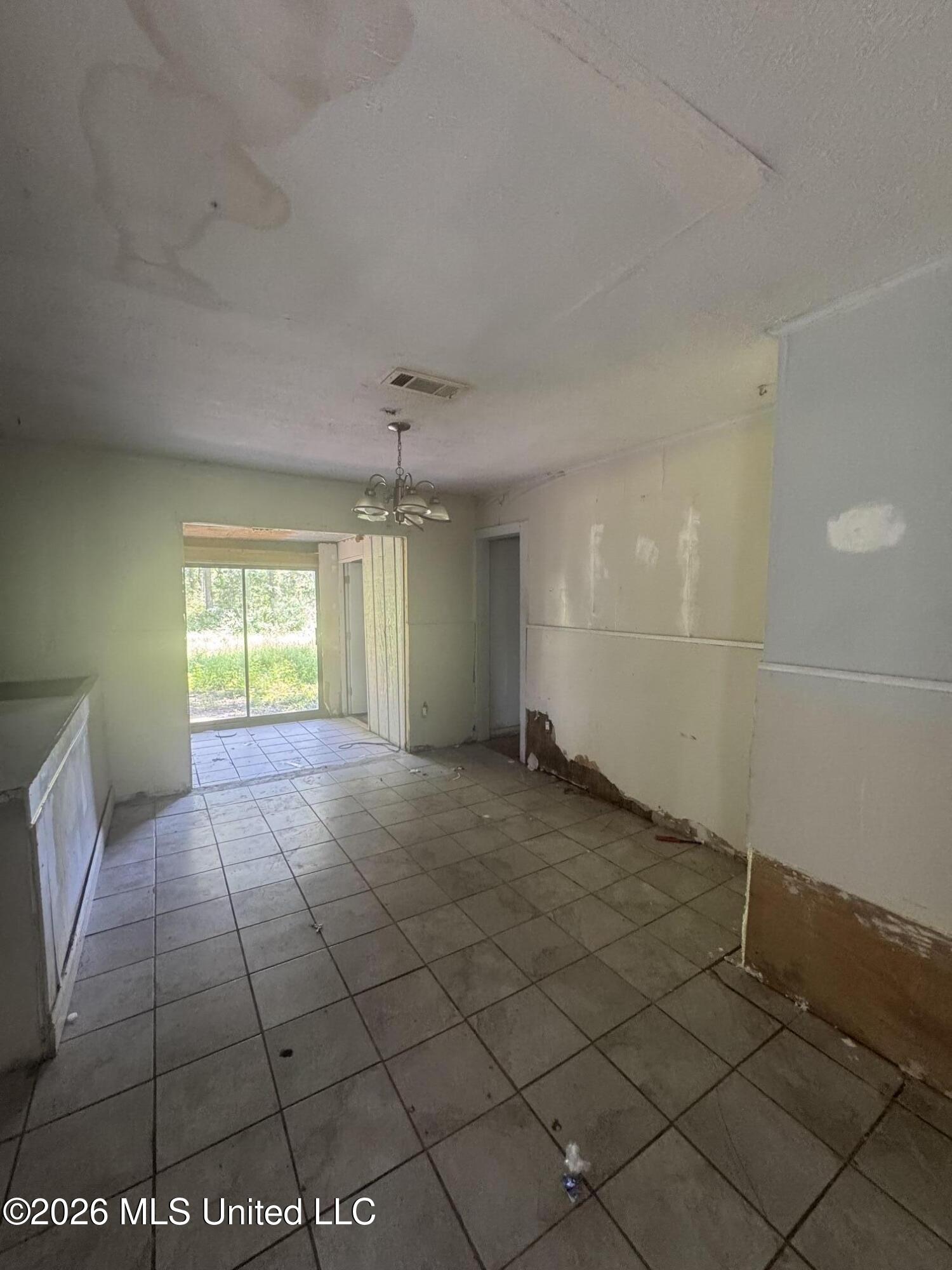 721 McCluer Road Jackson, MS 39212 - Photo 7 of 20 IMG_8647