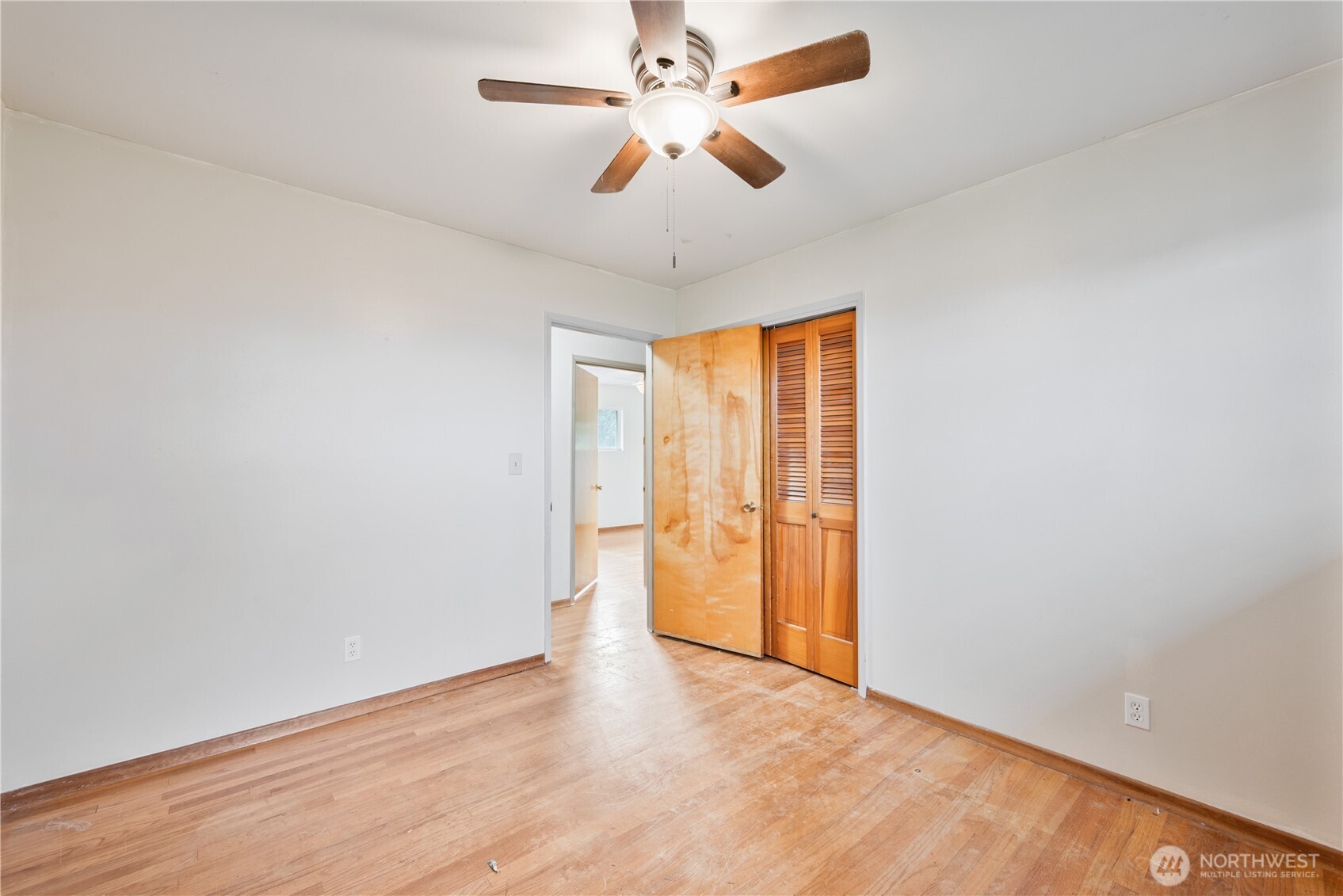 2128 44th Avenue Longview, WA 98632 - Photo 23 of 35 an empty room with closet and a ceiling fan