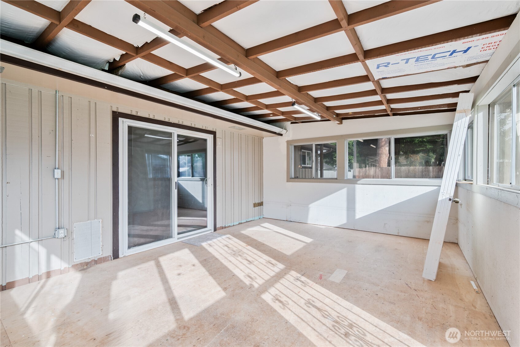 2128 44th Avenue Longview, WA 98632 - Photo 25 of 35 a view of an entrance of the house