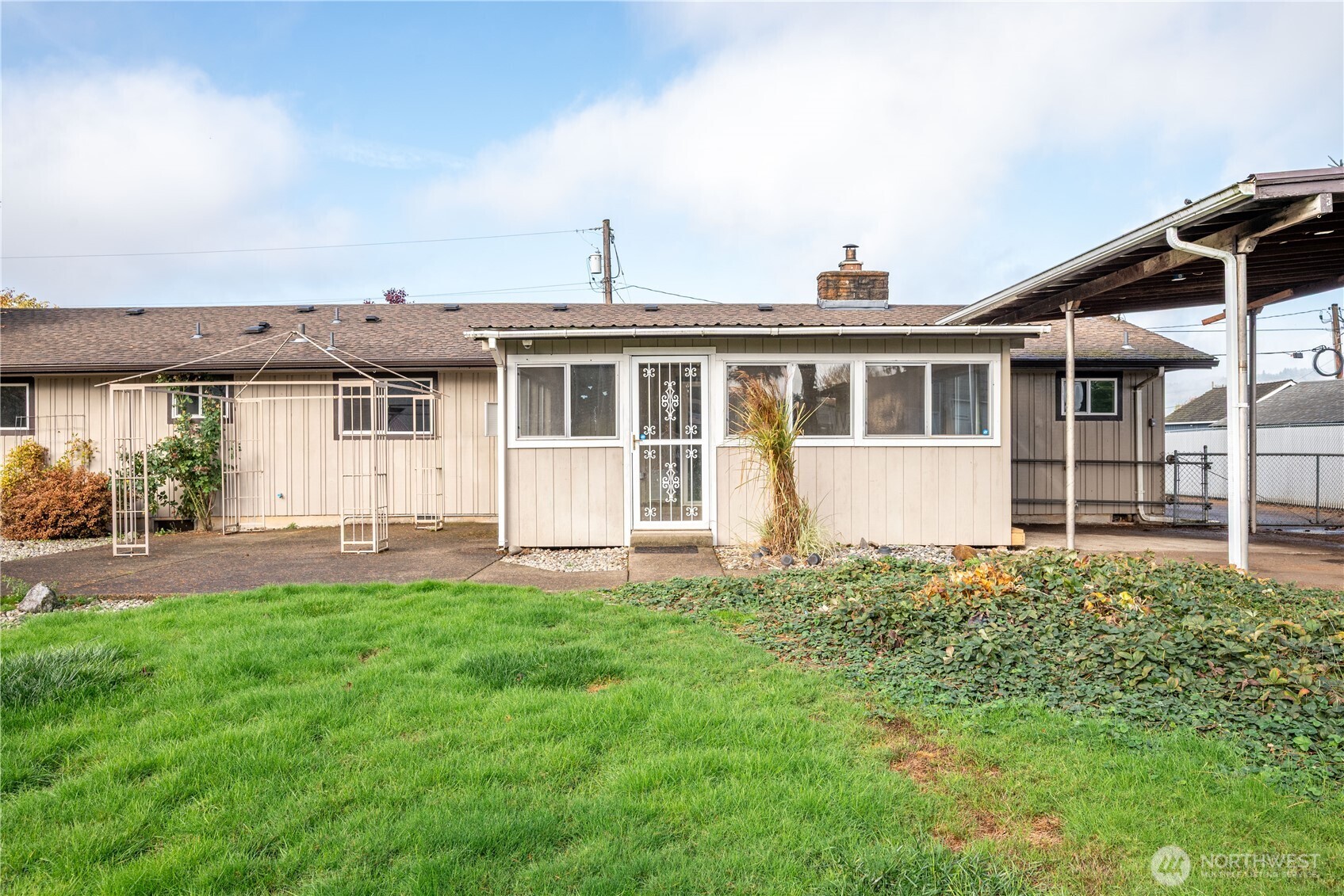 2128 44th Avenue Longview, WA 98632 - Photo 30 of 35 a front view of a house with a yard