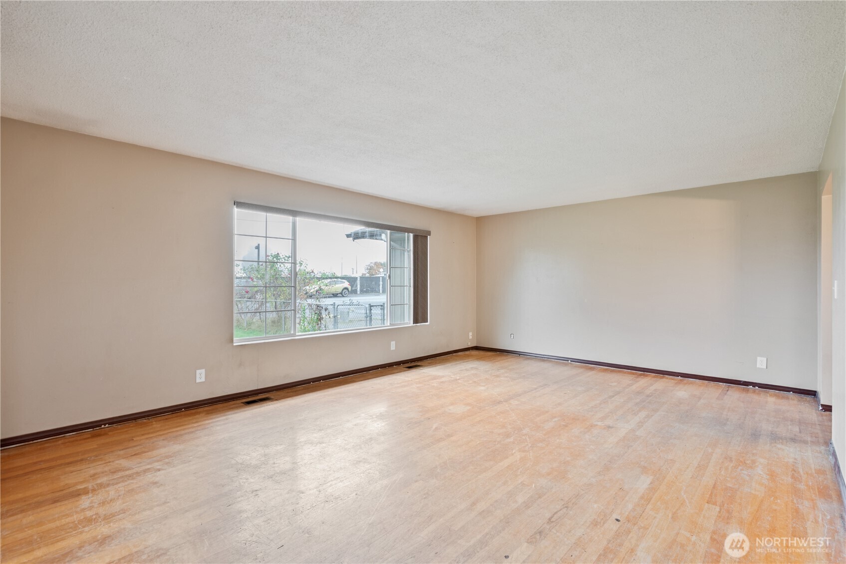 2128 44th Avenue Longview, WA 98632 - Photo 6 of 35 a view of an empty room with a window