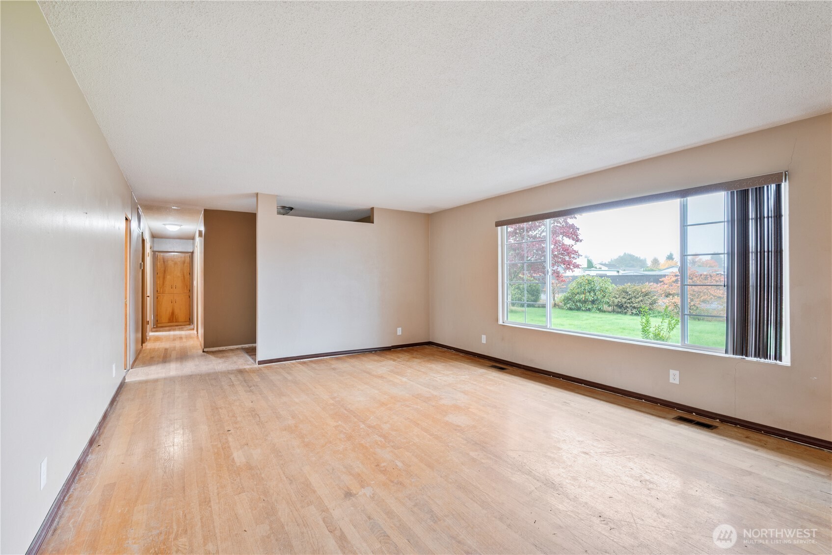 2128 44th Avenue Longview, WA 98632 - Photo 8 of 35 a view of an empty room with a window