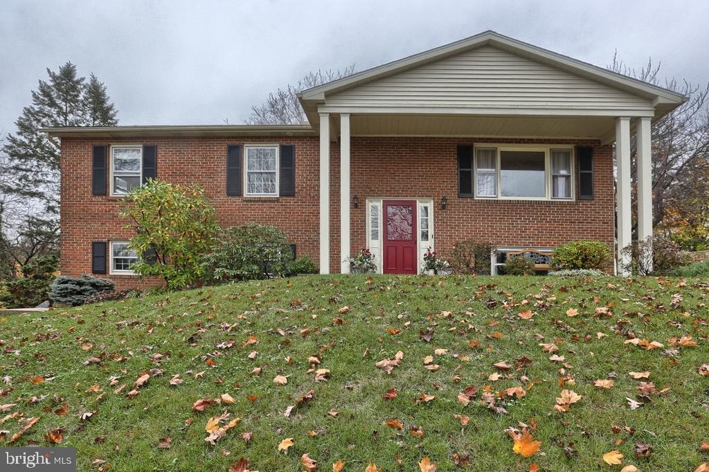 2646 Pinewood Road Lancaster, PA 17601 - Photo 2 of 24