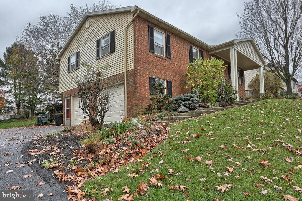 2646 Pinewood Road Lancaster, PA 17601 - Photo 3 of 24