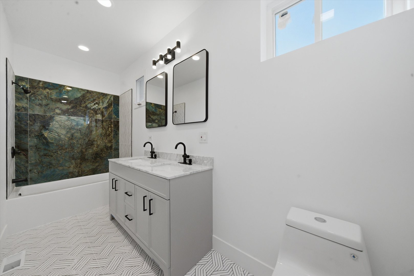 939 North Harding Avenue Chicago, IL 60651 - Photo 16 of 27