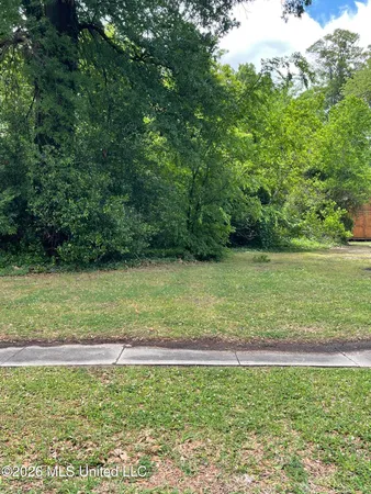 $10,000 | 433 East Walker Street, Greenville, MS 38701