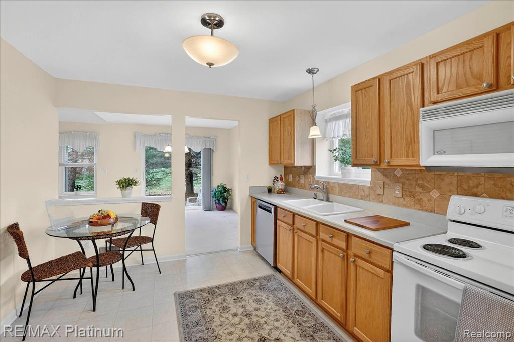 3341 Dewdrop Lane Howell, MI 48843 - Photo 15 of 46