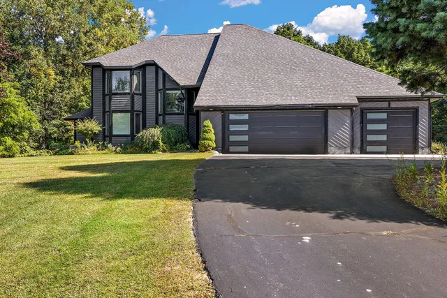 $825,000 | 9820 Snow Pointe Drive Southeast, Alto, MI 49302