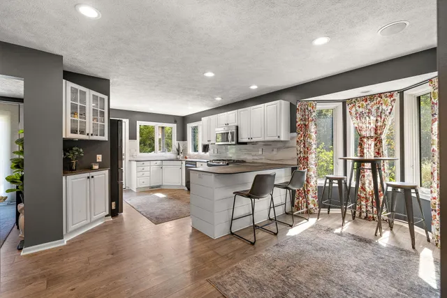 $825,000 | 9820 Snow Pointe Drive Southeast, Alto, MI 49302