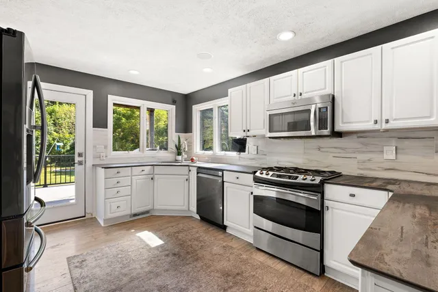 $825,000 | 9820 Snow Pointe Drive Southeast, Alto, MI 49302