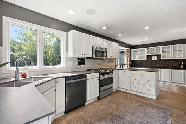 $825,000 | 9820 Snow Pointe Drive Southeast, Alto, MI 49302