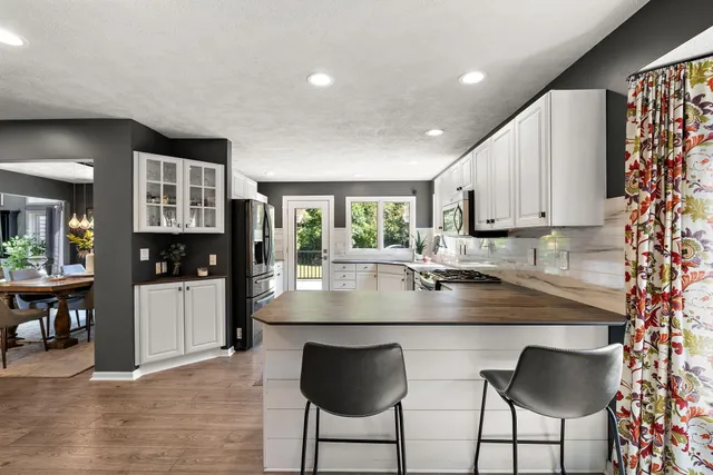 $825,000 | 9820 Snow Pointe Drive Southeast, Alto, MI 49302