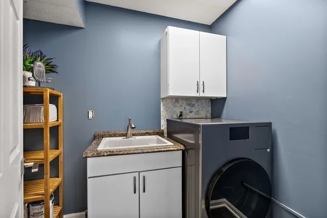 $825,000 | 9820 Snow Pointe Drive Southeast, Alto, MI 49302