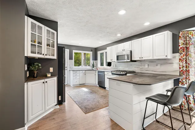 $825,000 | 9820 Snow Pointe Drive Southeast, Alto, MI 49302