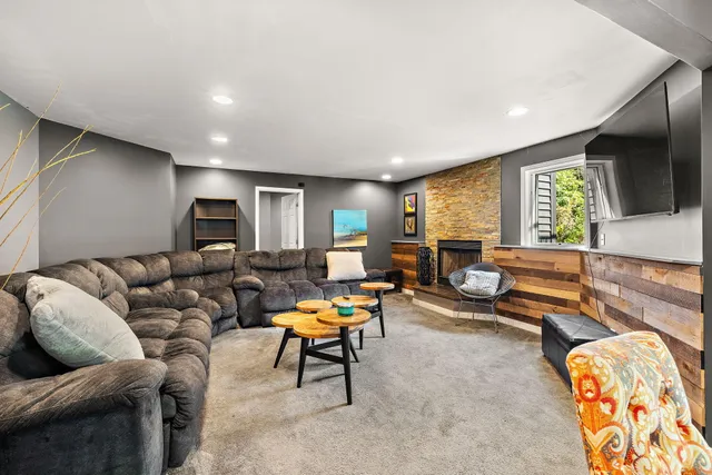 $825,000 | 9820 Snow Pointe Drive Southeast, Alto, MI 49302