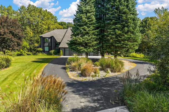 $825,000 | 9820 Snow Pointe Drive Southeast, Alto, MI 49302