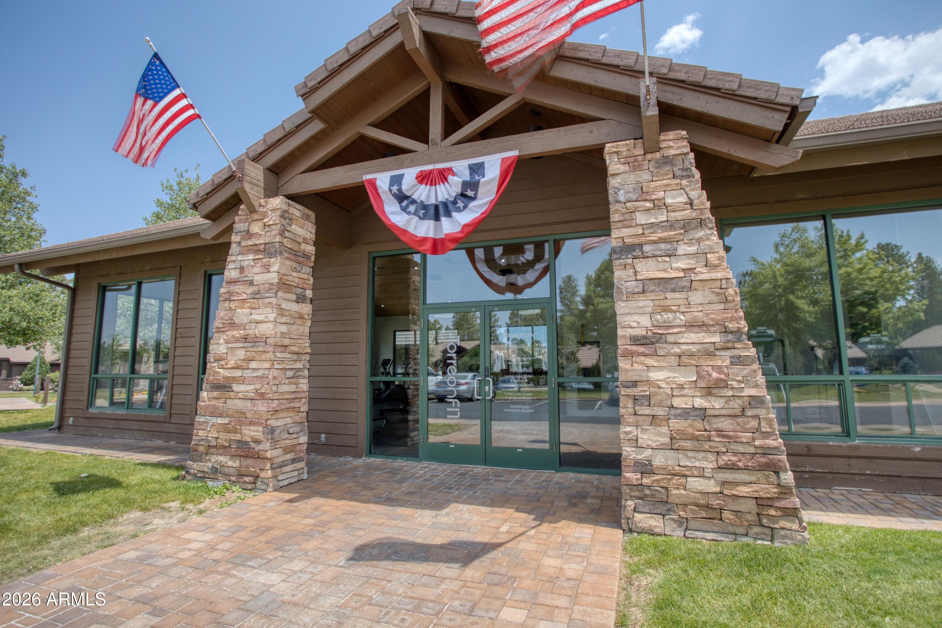 3990 Sugar Pine Loop Show Low, AZ 85901 - Photo 43 of 62 a view of a chairs and table in the patio