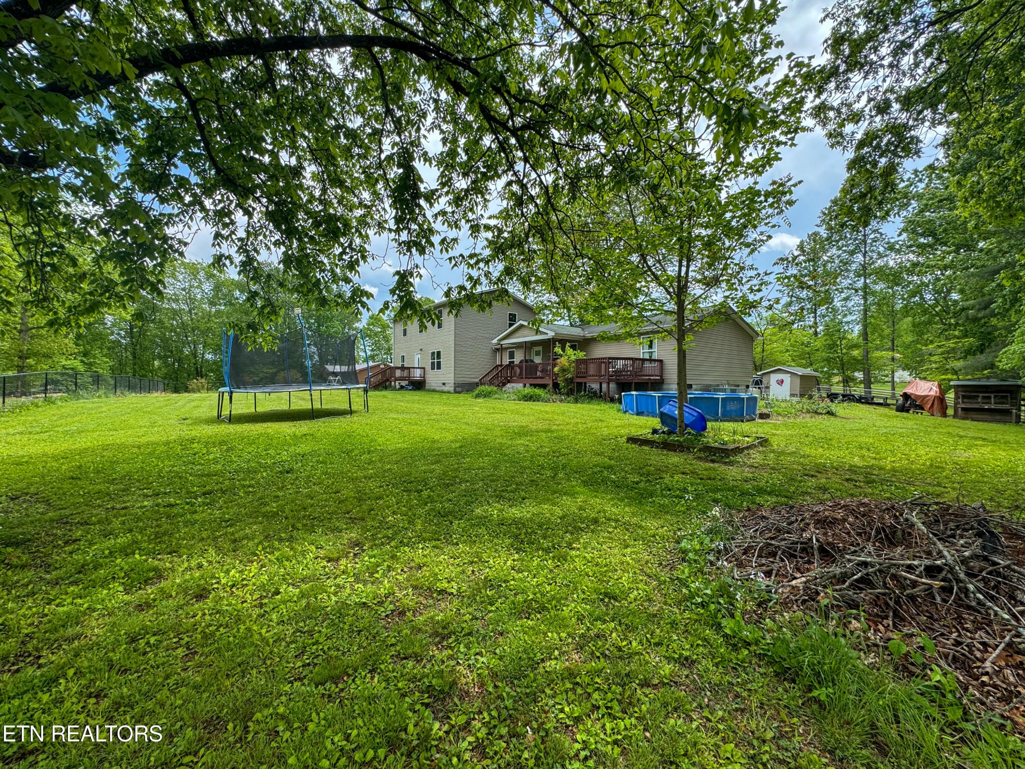 290 Landmark Road Oneida, TN 37841 - Photo 4 of 59
